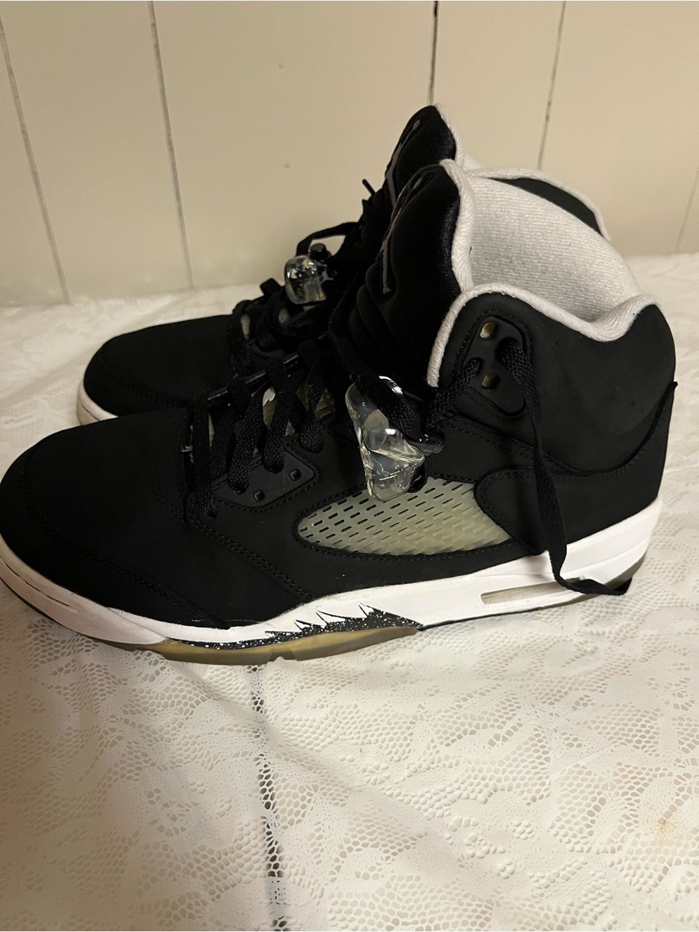 Air-style Men’s Black and White High-Top Basketball Sneakers